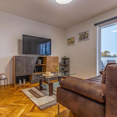 Lovely Home In Labin With Kitchen Exterior foto