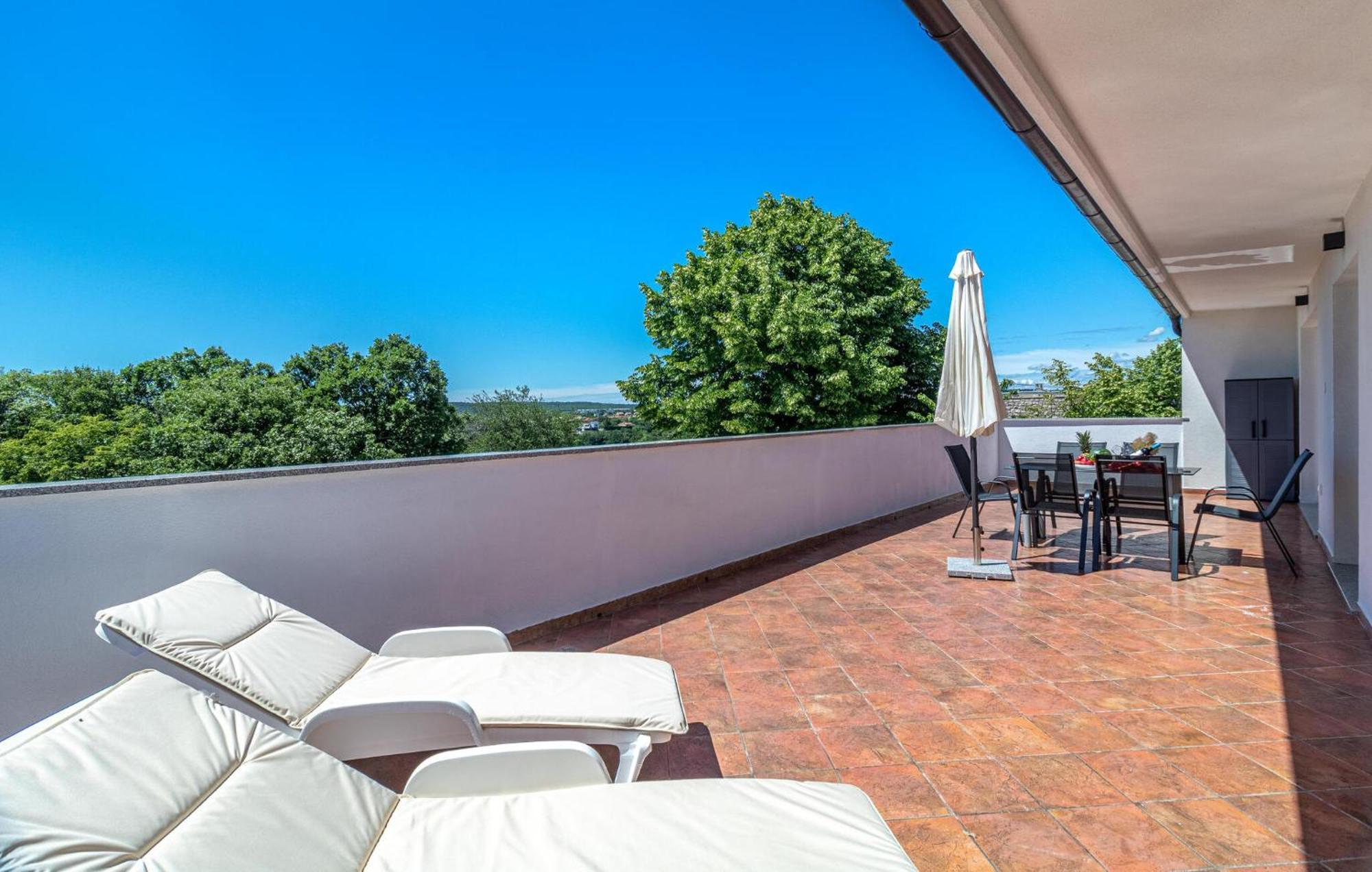 Lovely Home In Labin With Kitchen Exterior foto
