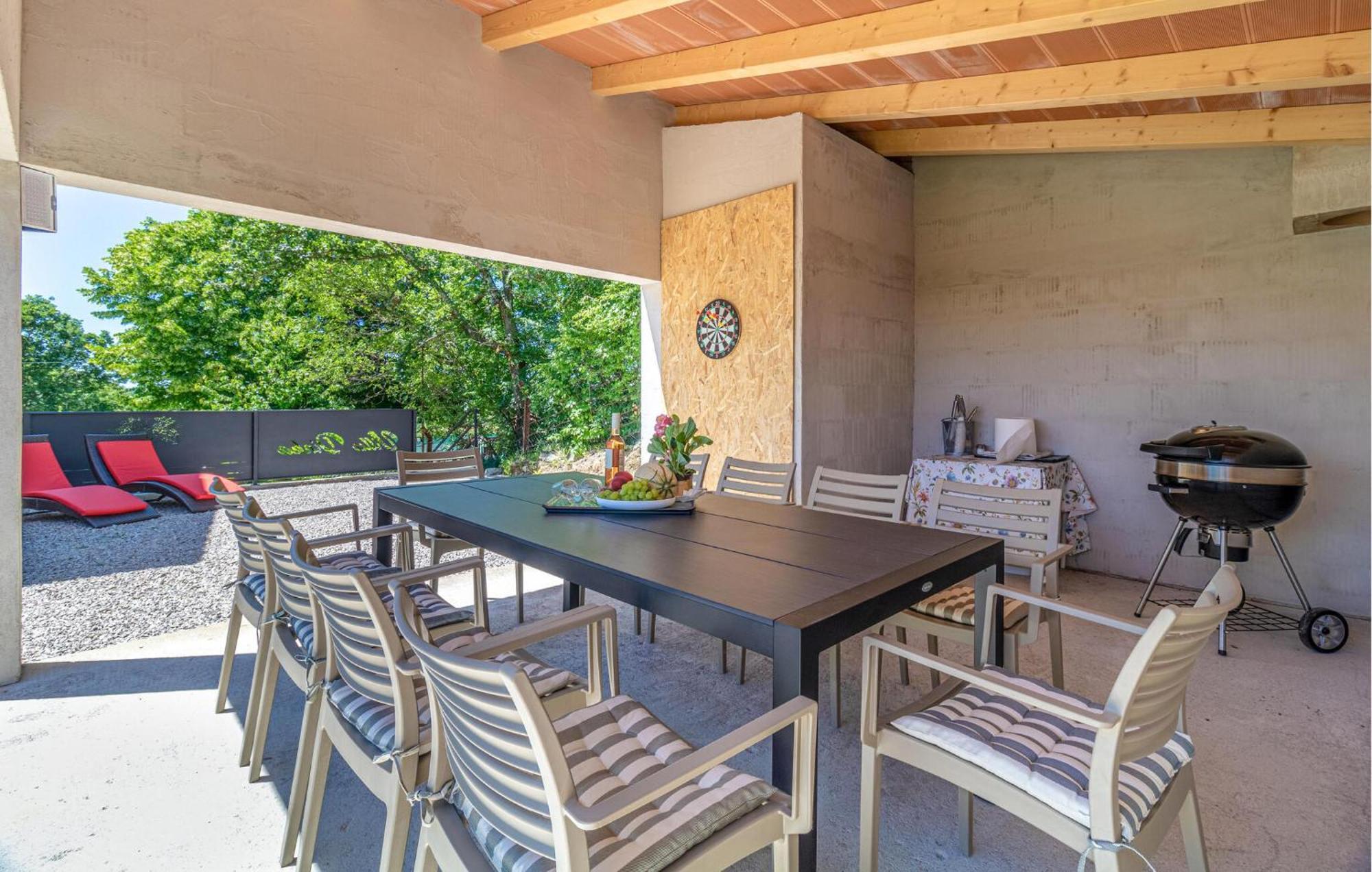 Lovely Home In Labin With Kitchen Exterior foto