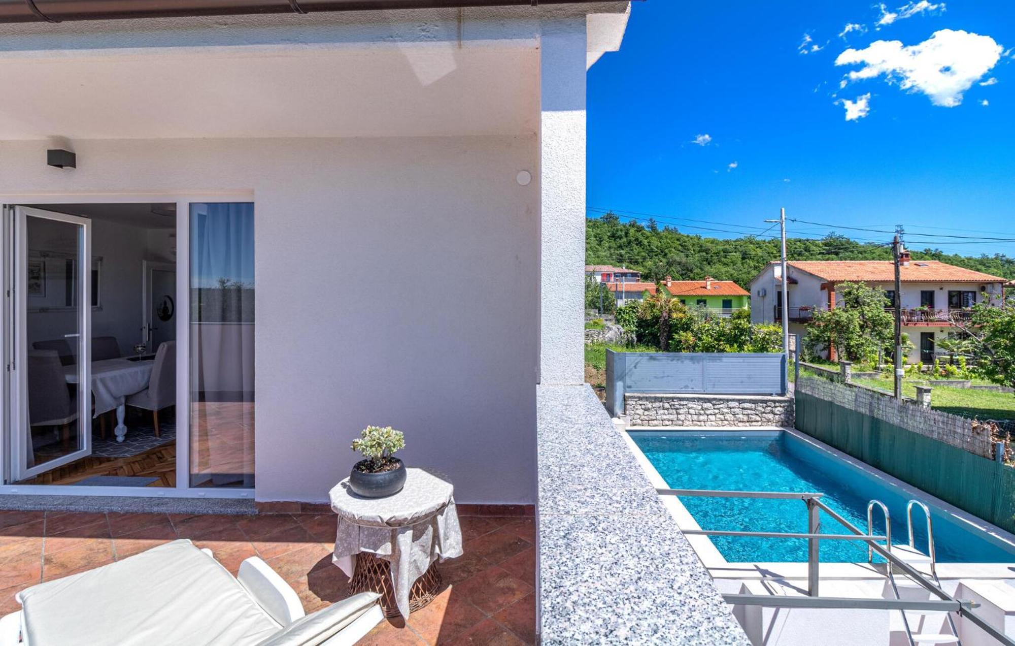 Lovely Home In Labin With Kitchen Exterior foto
