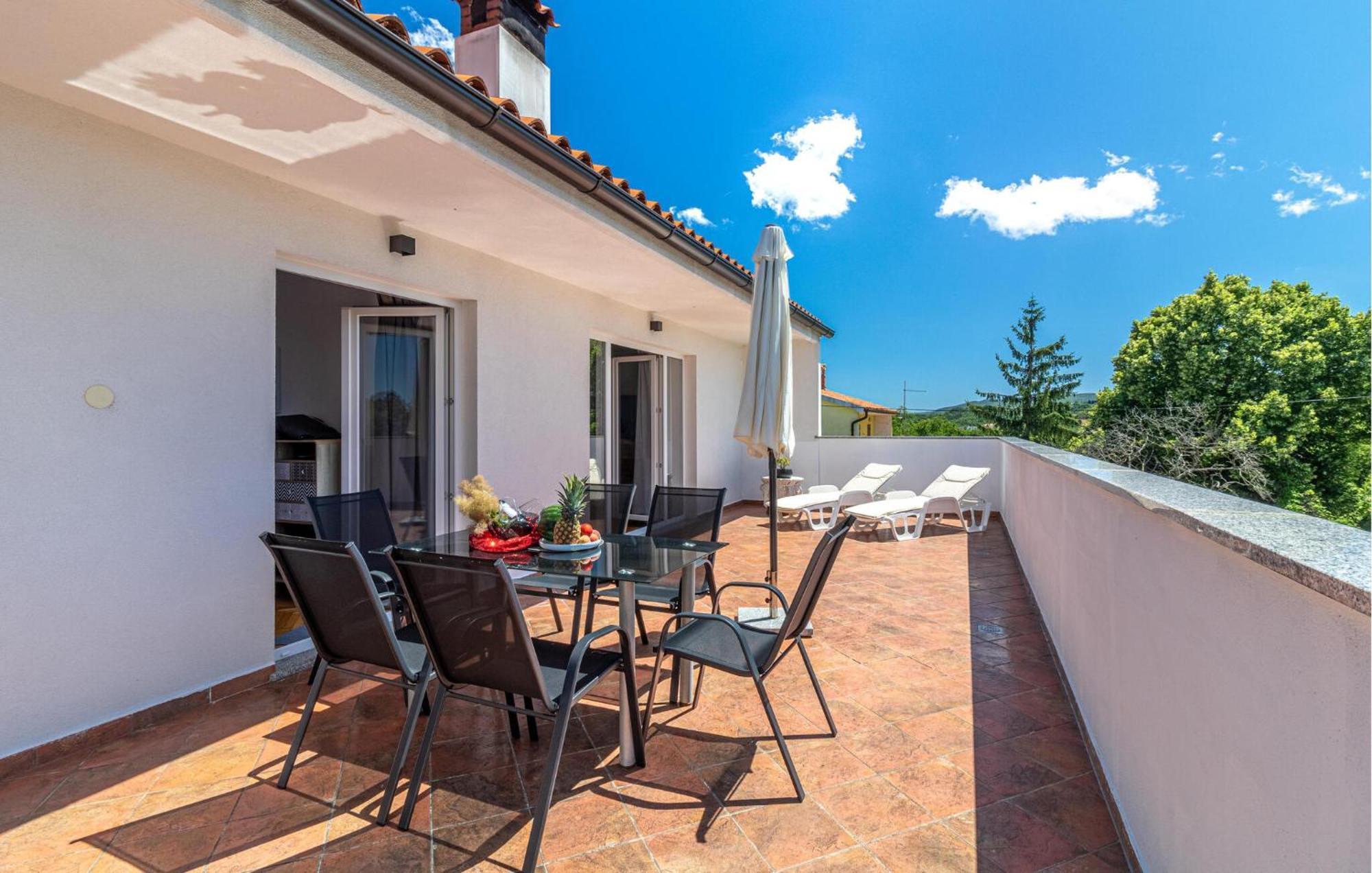 Lovely Home In Labin With Kitchen Exterior foto
