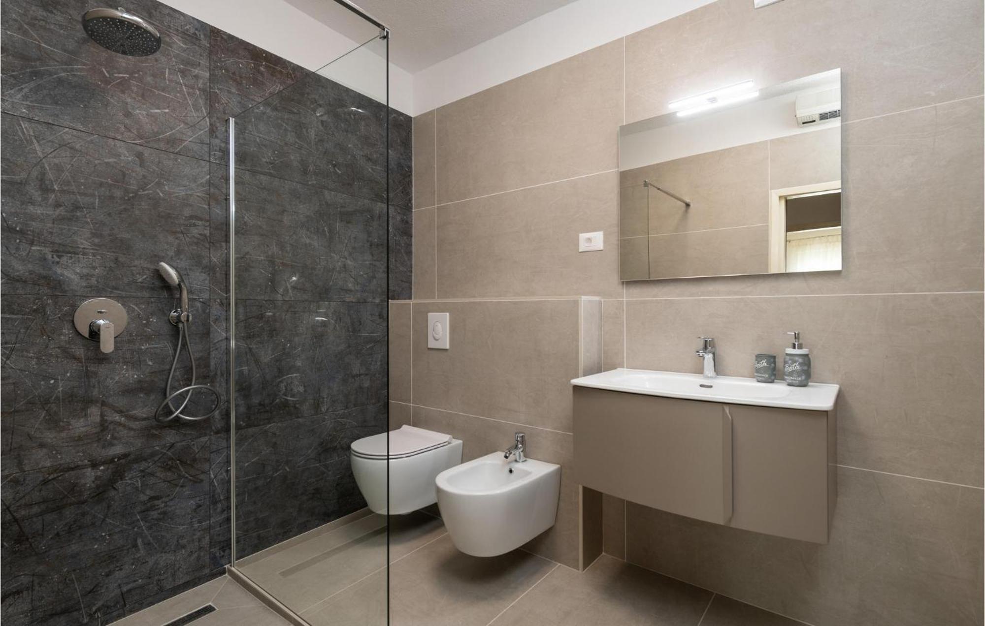 Lovely Home In Labin With Kitchen Exterior foto