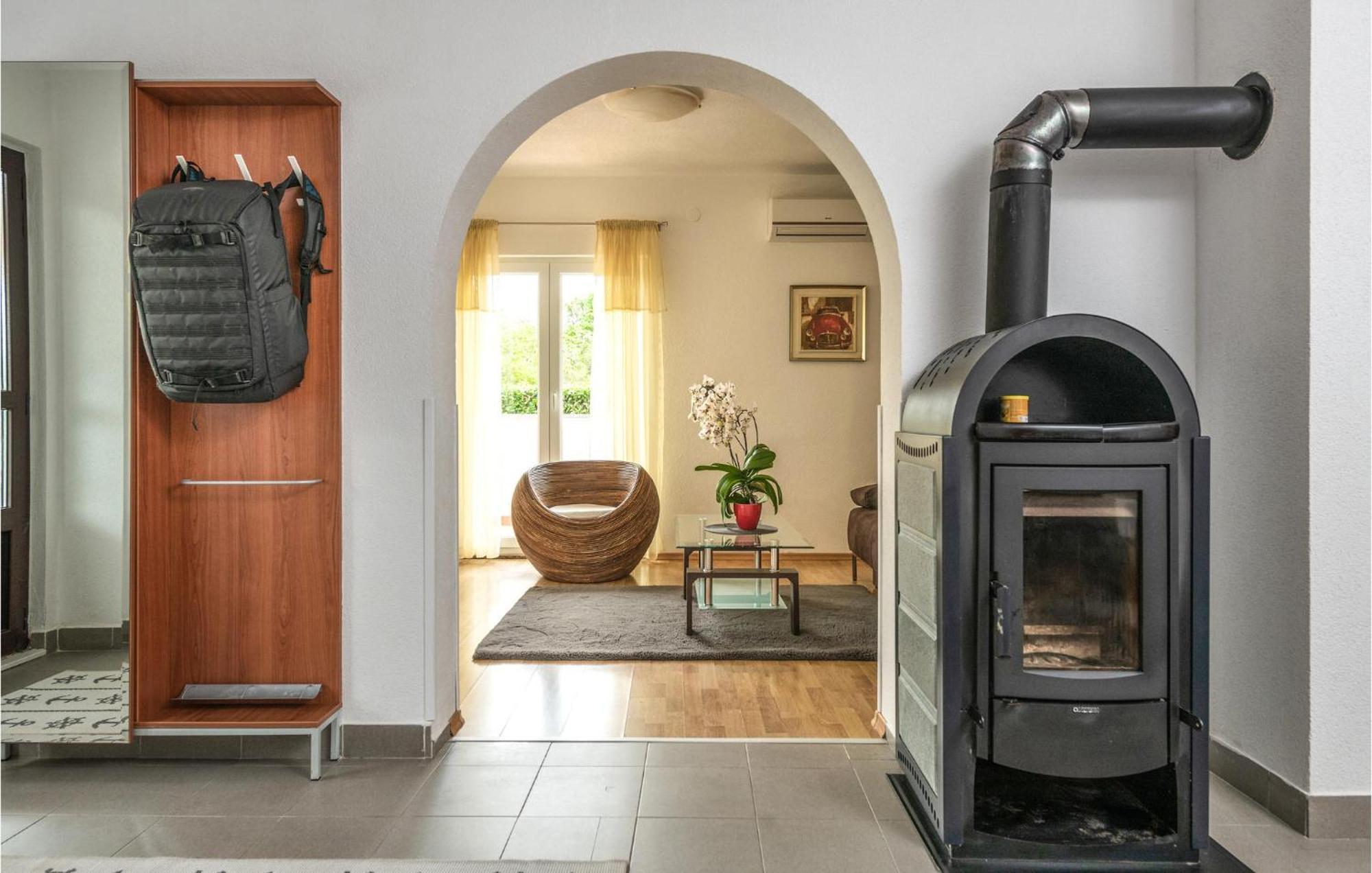 Lovely Home In Labin With Kitchen Exterior foto