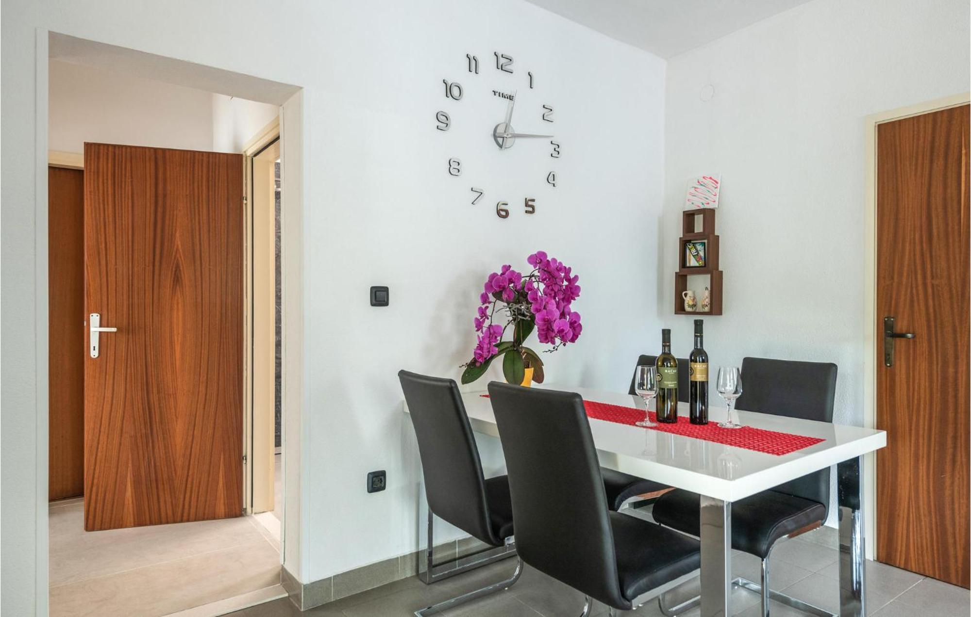 Lovely Home In Labin With Kitchen Exterior foto