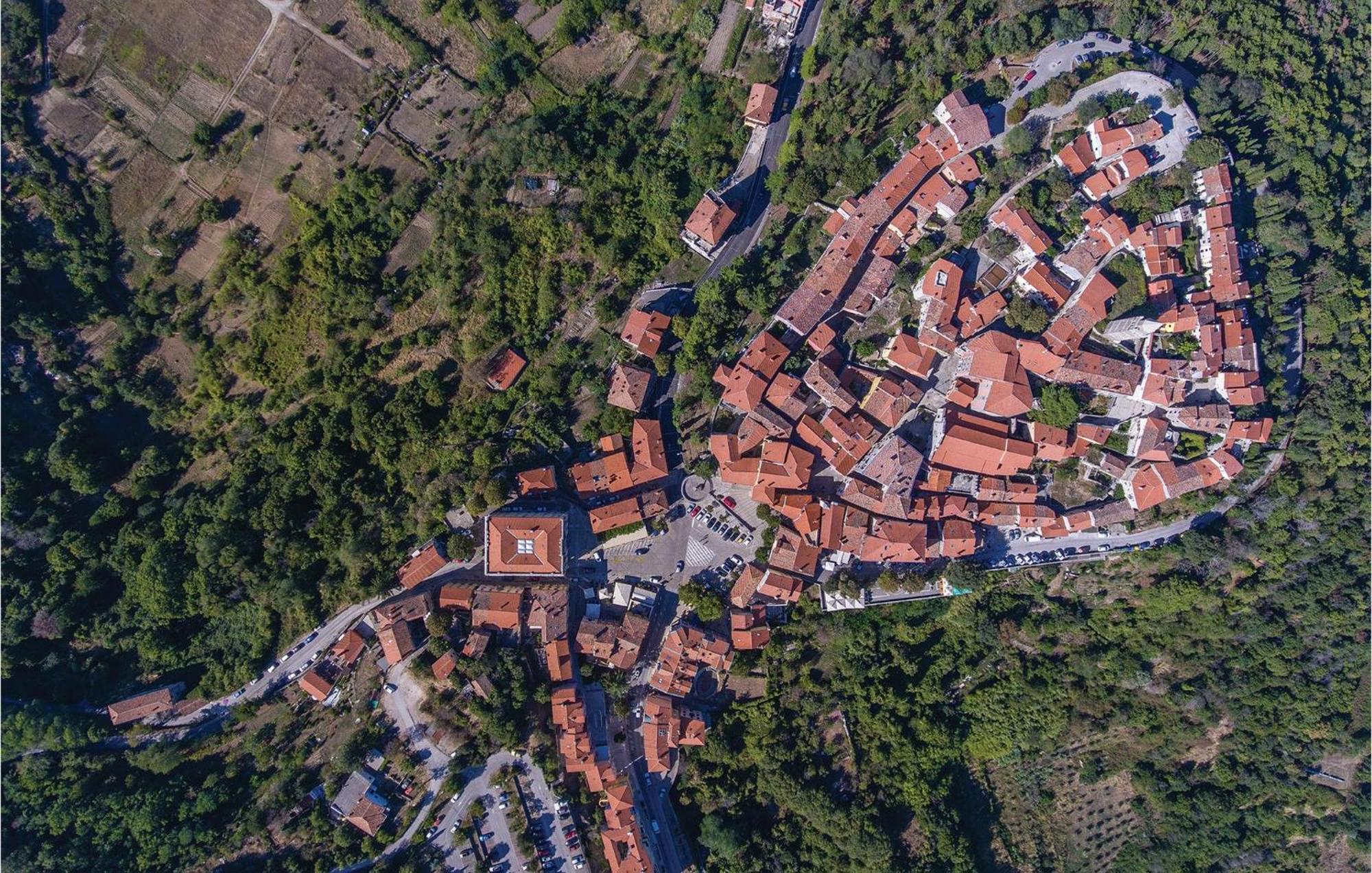 Lovely Home In Labin With Kitchen Exterior foto