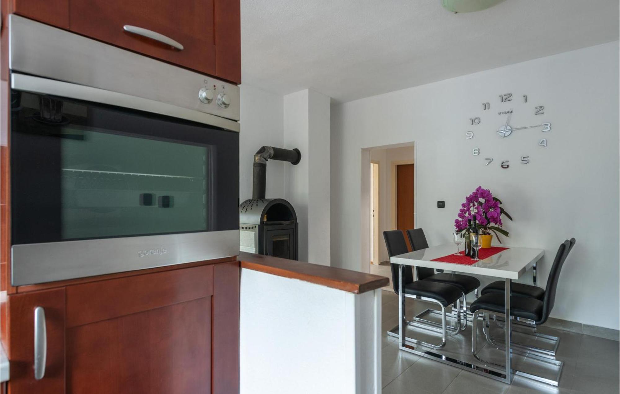 Lovely Home In Labin With Kitchen Exterior foto