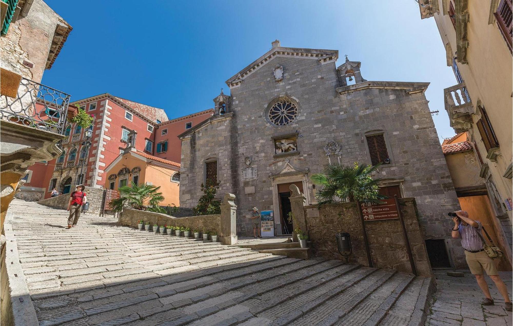 Lovely Home In Labin With Kitchen Exterior foto